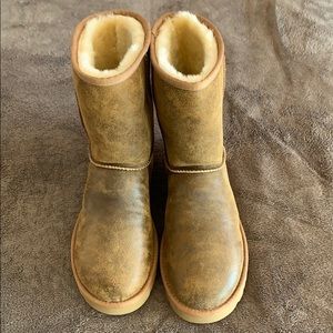 UGG CLASSIC SHORT BOMBER size 9